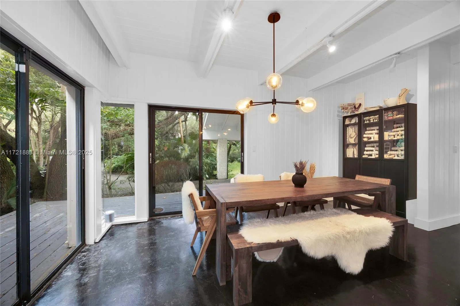 Coral Gables, Florida 33156, United States, 4 Bedrooms Bedrooms, ,4 BathroomsBathrooms,Residential,Active,20168