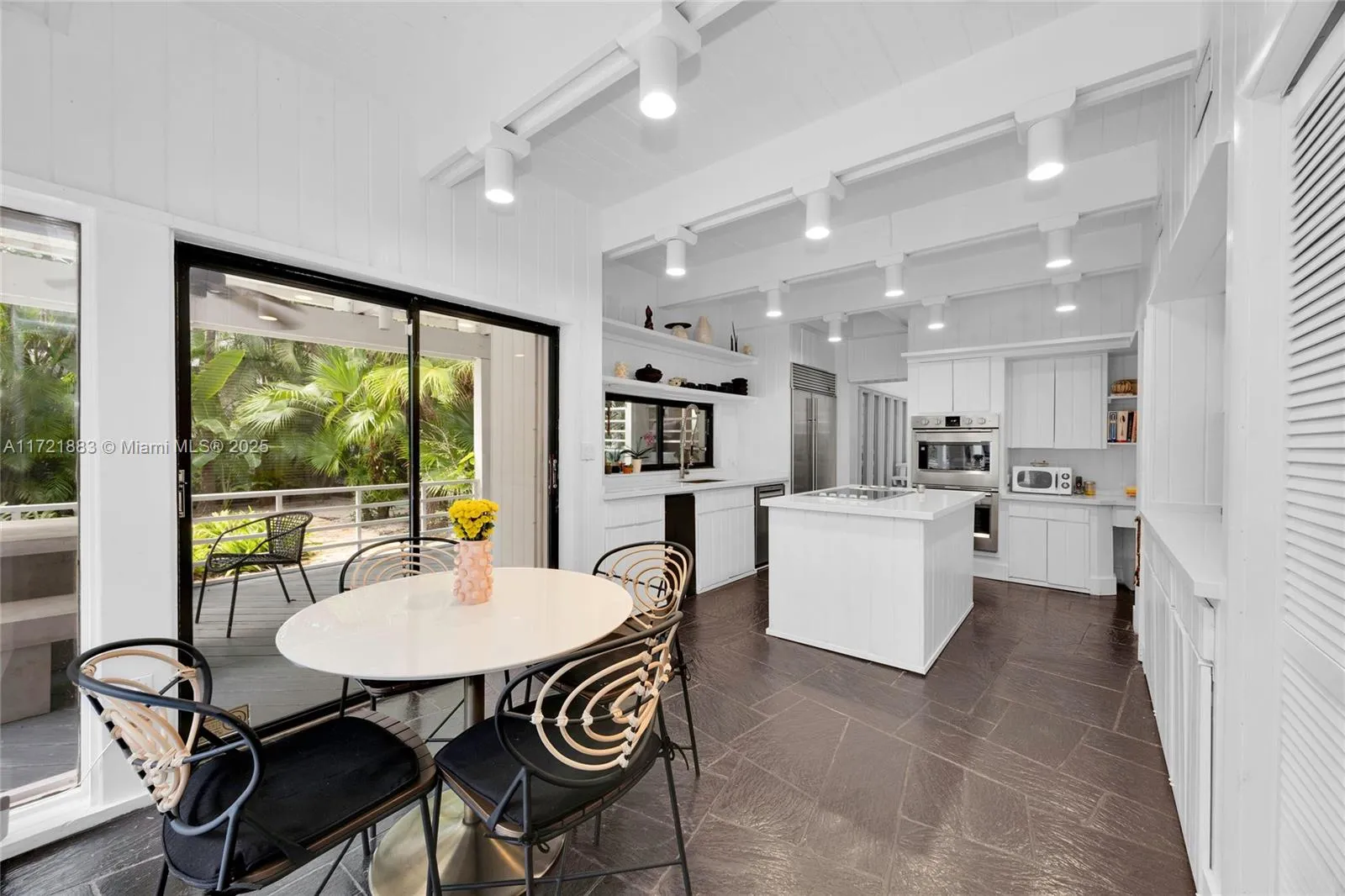 Coral Gables, Florida 33156, United States, 4 Bedrooms Bedrooms, ,4 BathroomsBathrooms,Residential,Active,20168