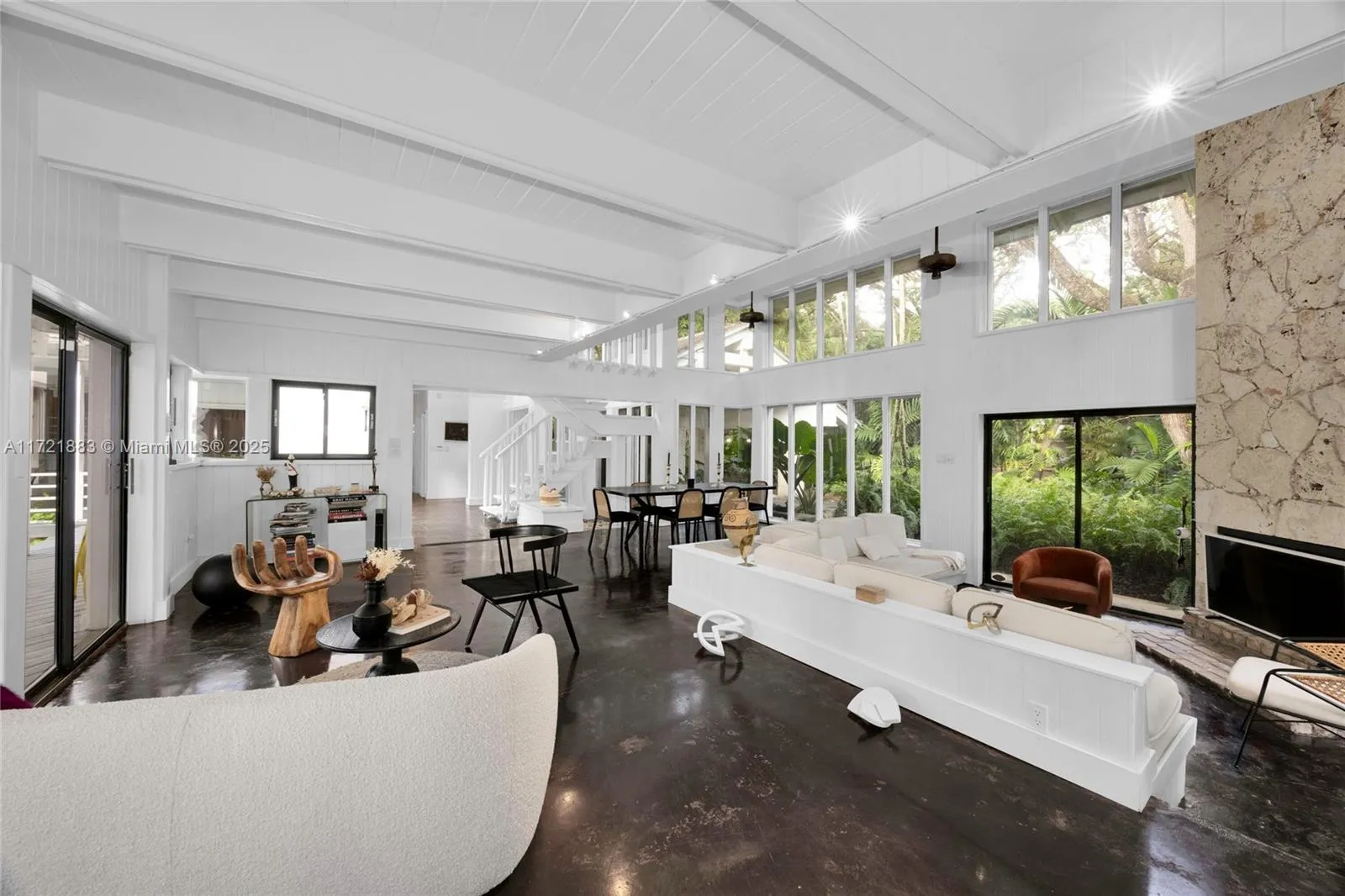 Coral Gables, Florida 33156, United States, 4 Bedrooms Bedrooms, ,4 BathroomsBathrooms,Residential,Active,20168