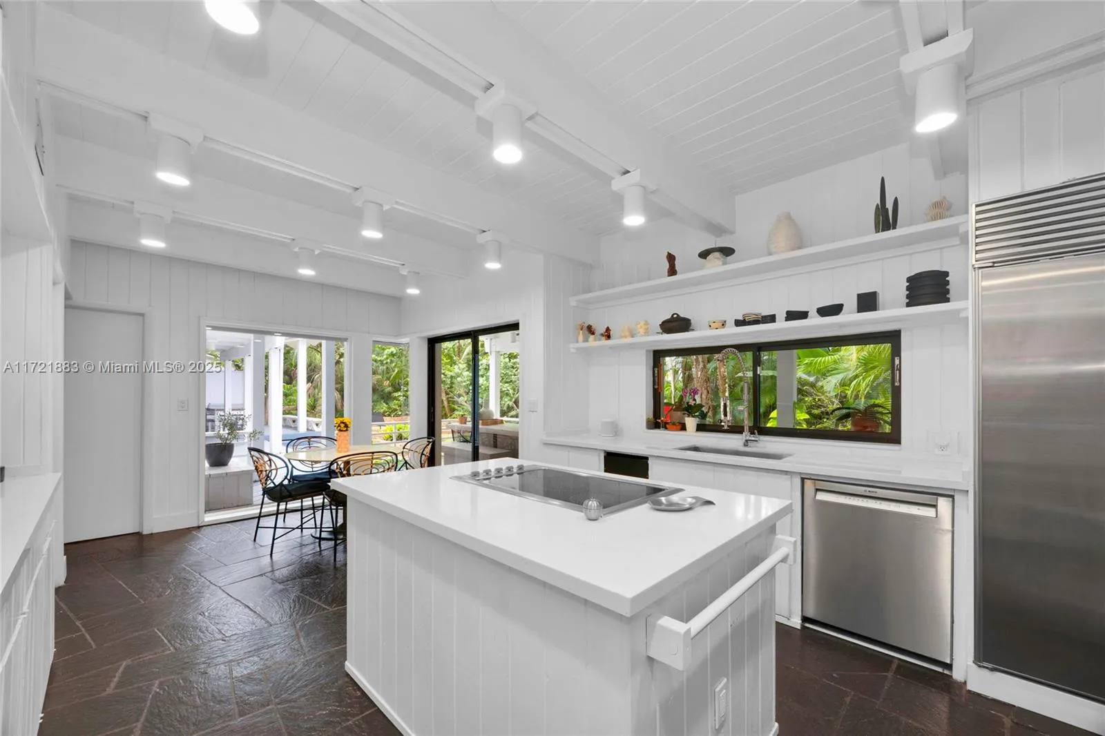 Coral Gables, Florida 33156, United States, 4 Bedrooms Bedrooms, ,4 BathroomsBathrooms,Residential,Active,20168