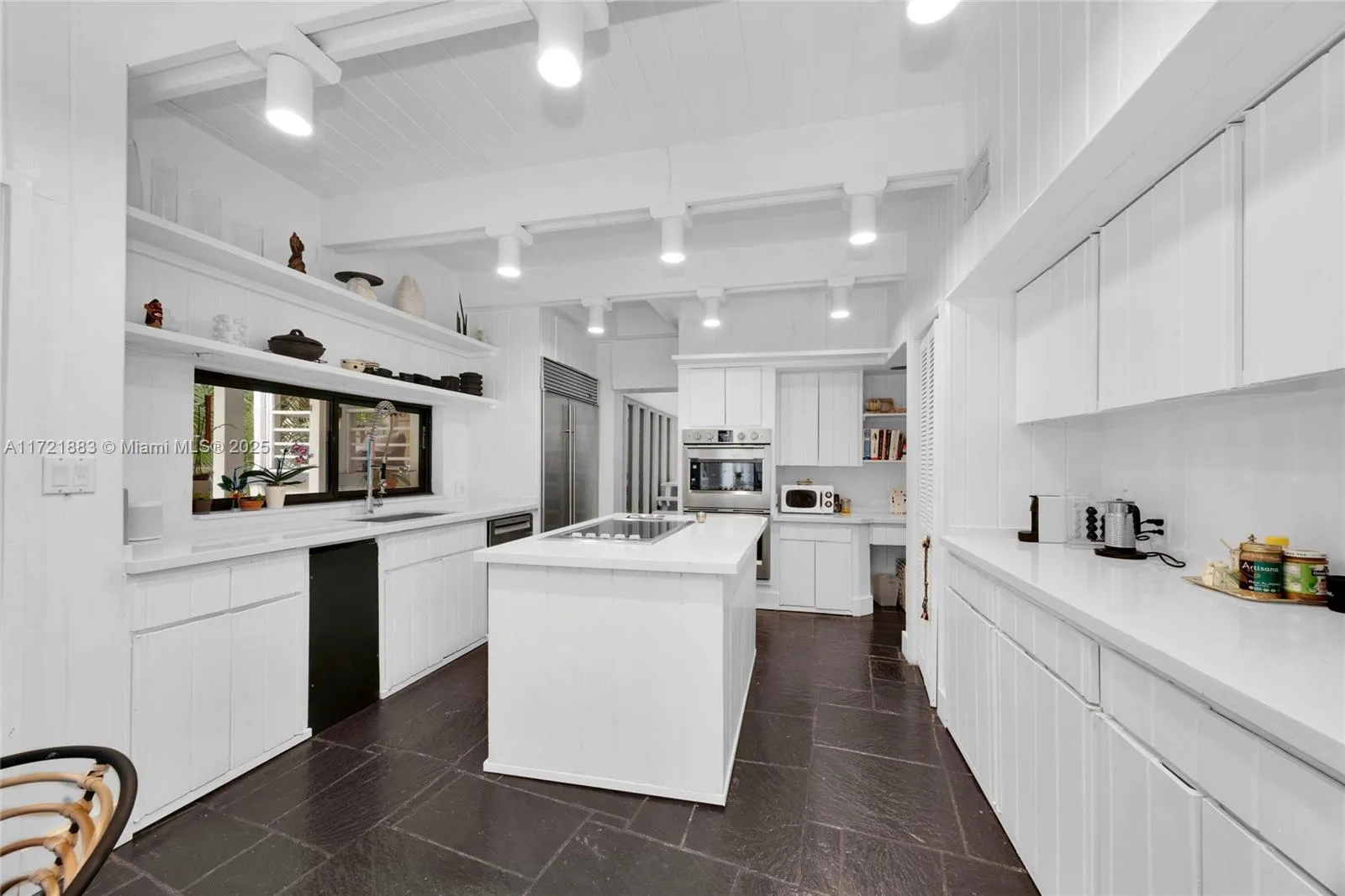 Coral Gables, Florida 33156, United States, 4 Bedrooms Bedrooms, ,4 BathroomsBathrooms,Residential,Active,20168