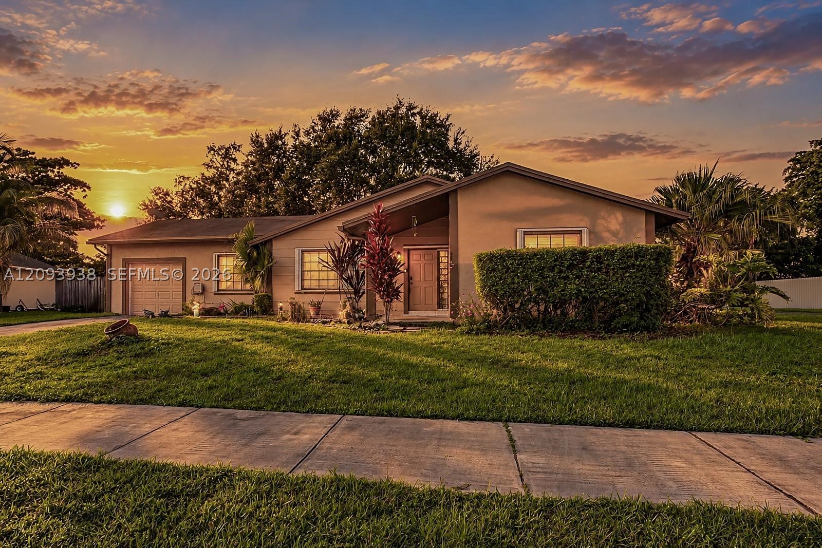 908 Cardinal Pl, Homestead FL 33035