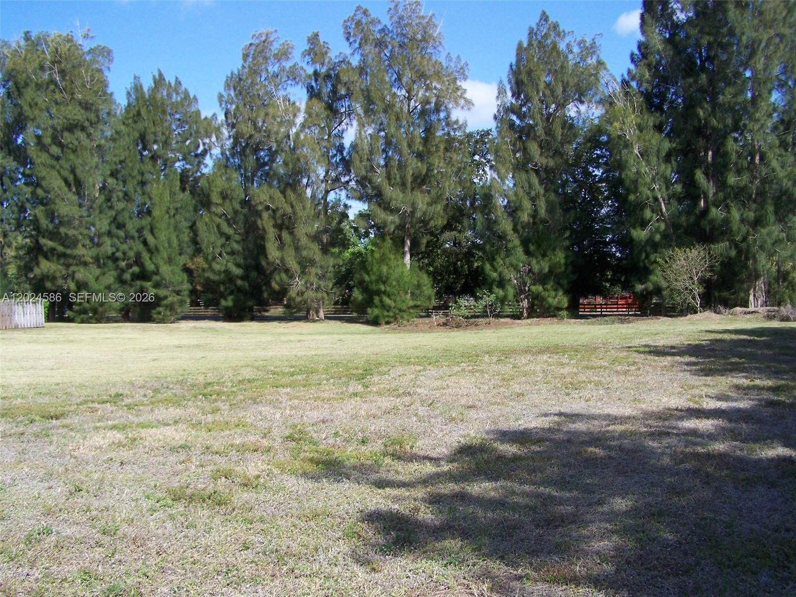 PARADISE FARMS - Land