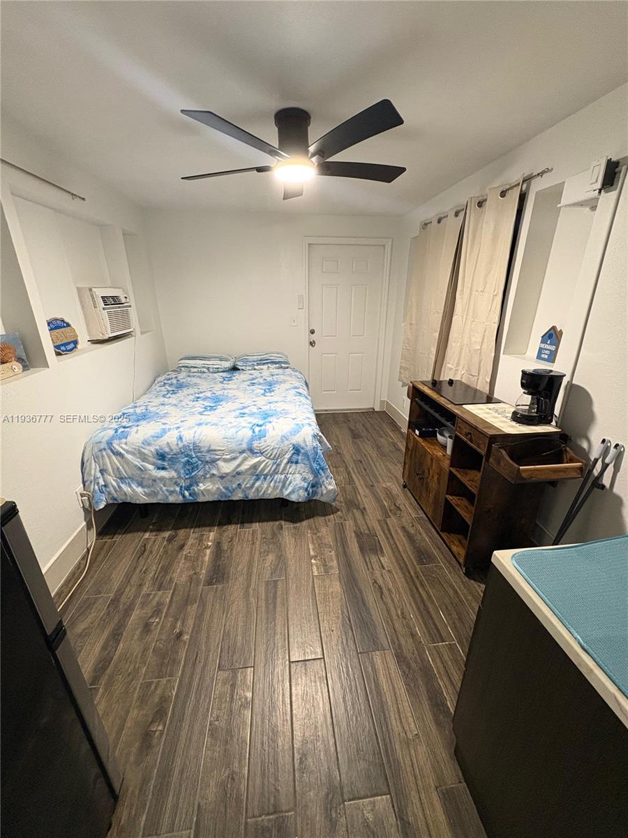 HOLLYWOOD PARK - Residential Lease