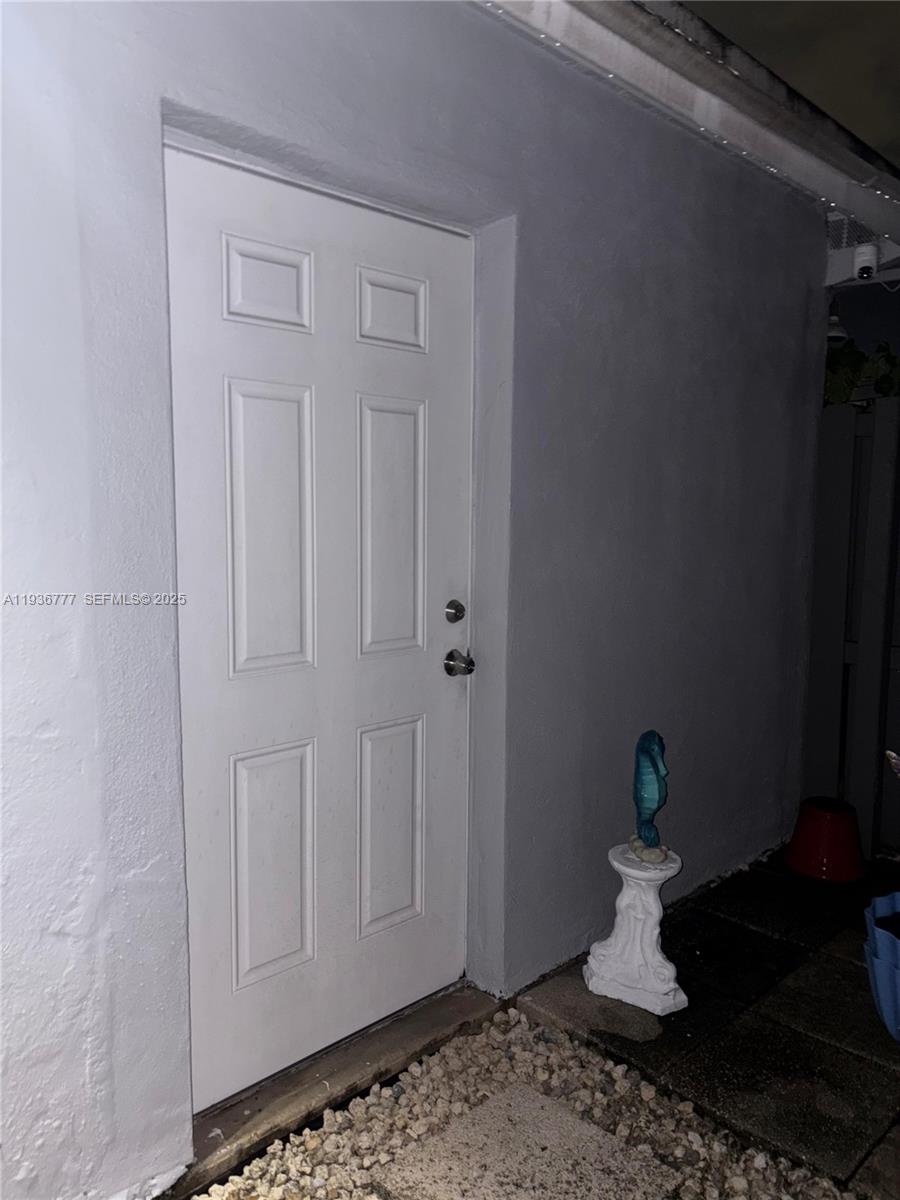 HOLLYWOOD PARK - Residential Lease