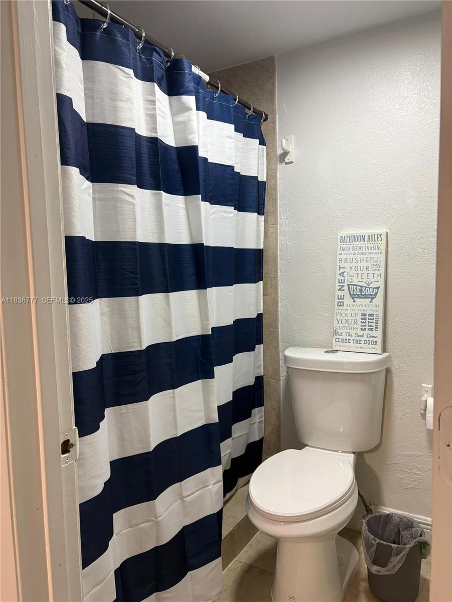 HOLLYWOOD PARK - Residential Lease