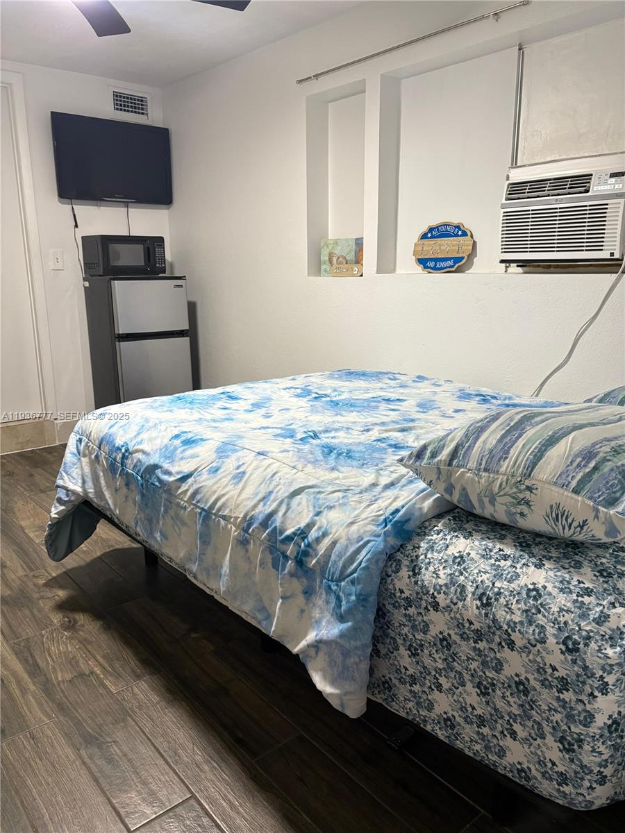 HOLLYWOOD PARK - Residential Lease