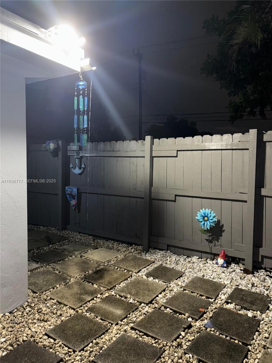 HOLLYWOOD PARK - Residential Lease