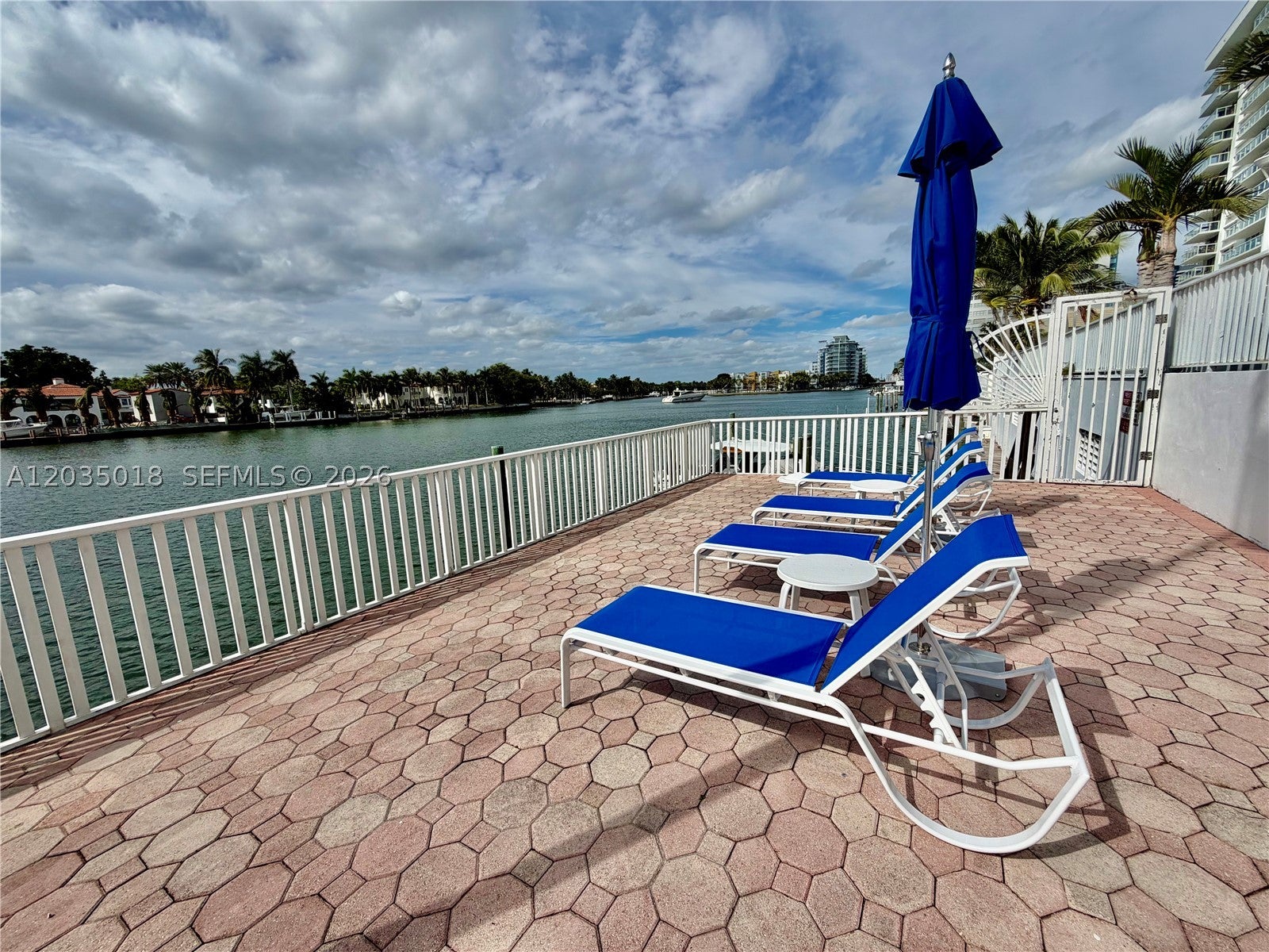 5700 Collins Ave 14M