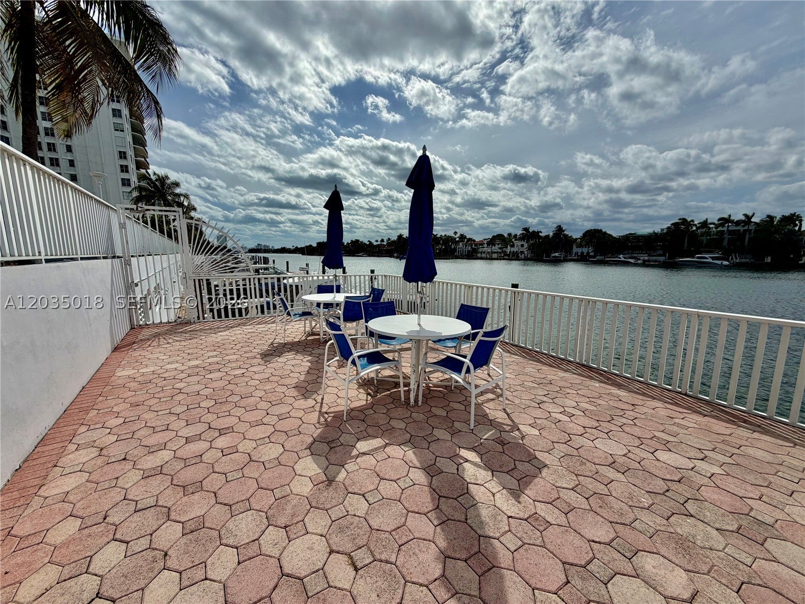 5700 Collins Ave 14M