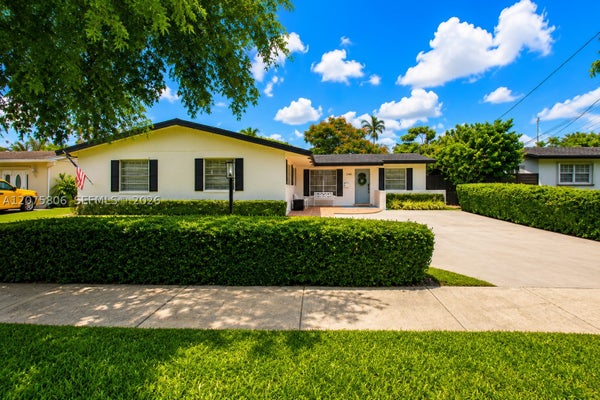 5380 SW 92ND AVE, MIAMI, FL 33165 - Image ea618c19a6f844770b71eb2e0d6ccd86/2622011147