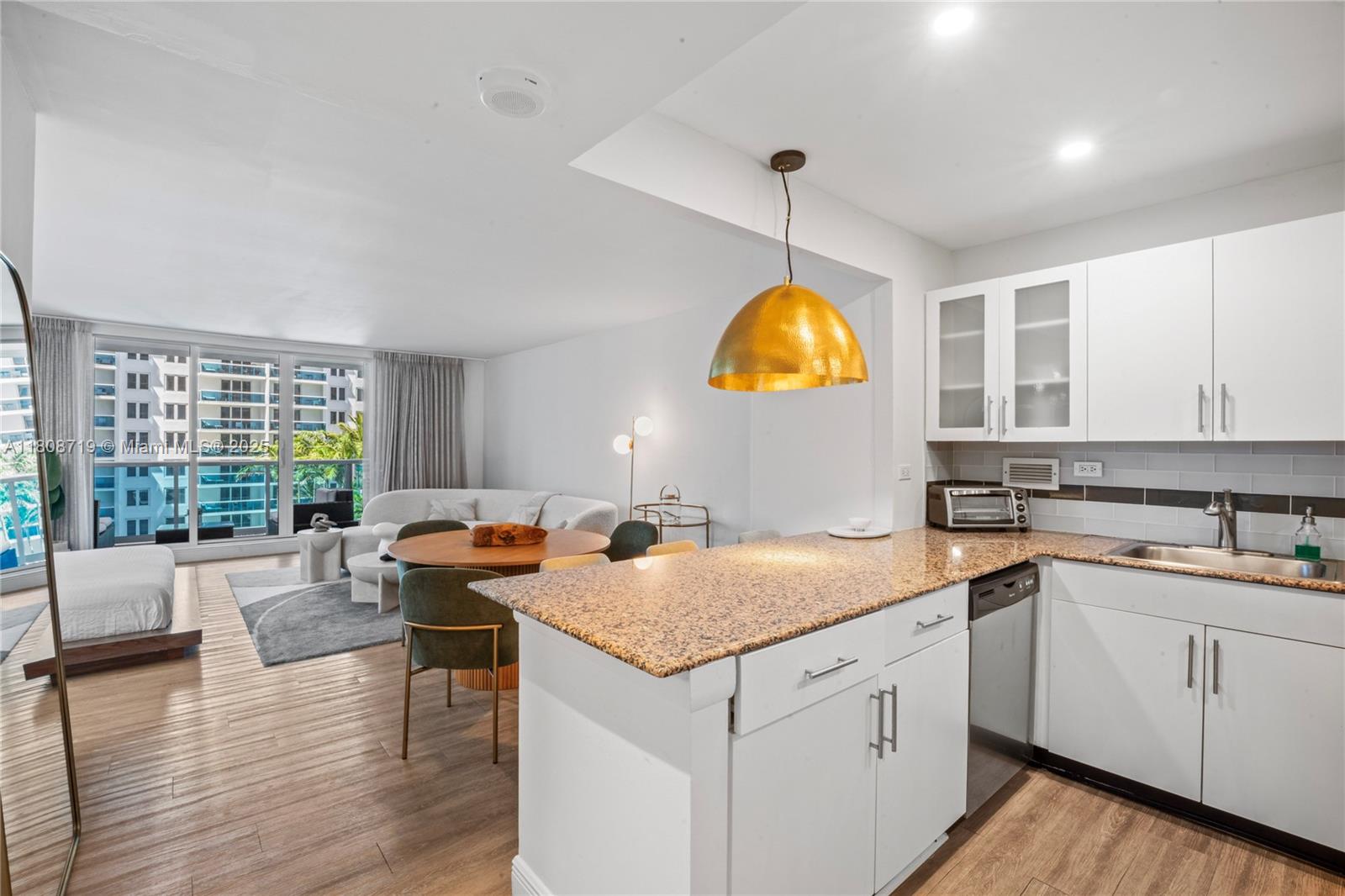 2301 Collins Ave 720