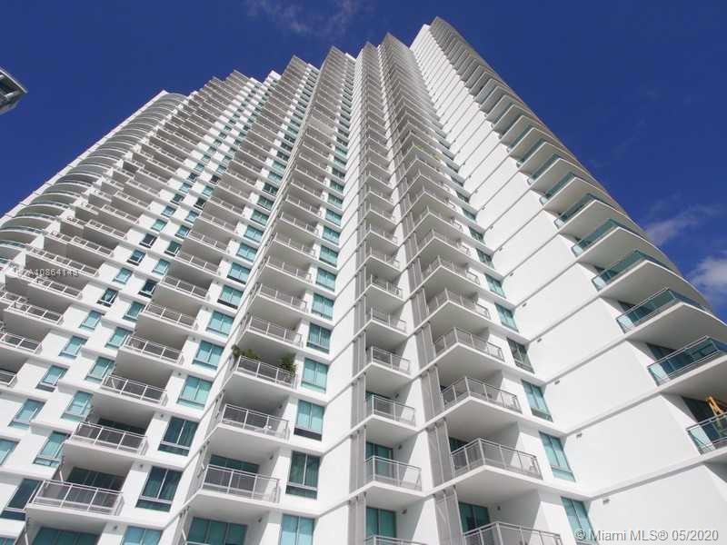 Spectacular views from your new 1 bedroom/1bath sky home. Open kitchen is ideal for entertaining. The expansive floor plan allows for a den or dining area. This new luxurious building boasts a 2 floor clubhouse,chef tables for 24 guests, SPA, steam sauna , private massage room,meditation garden, theater, library, business center and conference room, wireless internet access in all common areas, racquetball, 2 story gym, pool and waterfall, 24 hrs security. concierge and valet.Walking distance to metrorail
