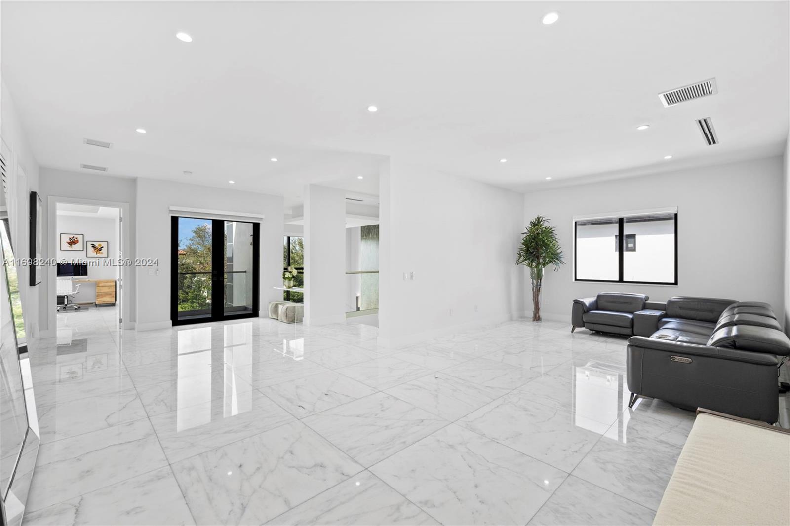 CORAL PINES - Residential