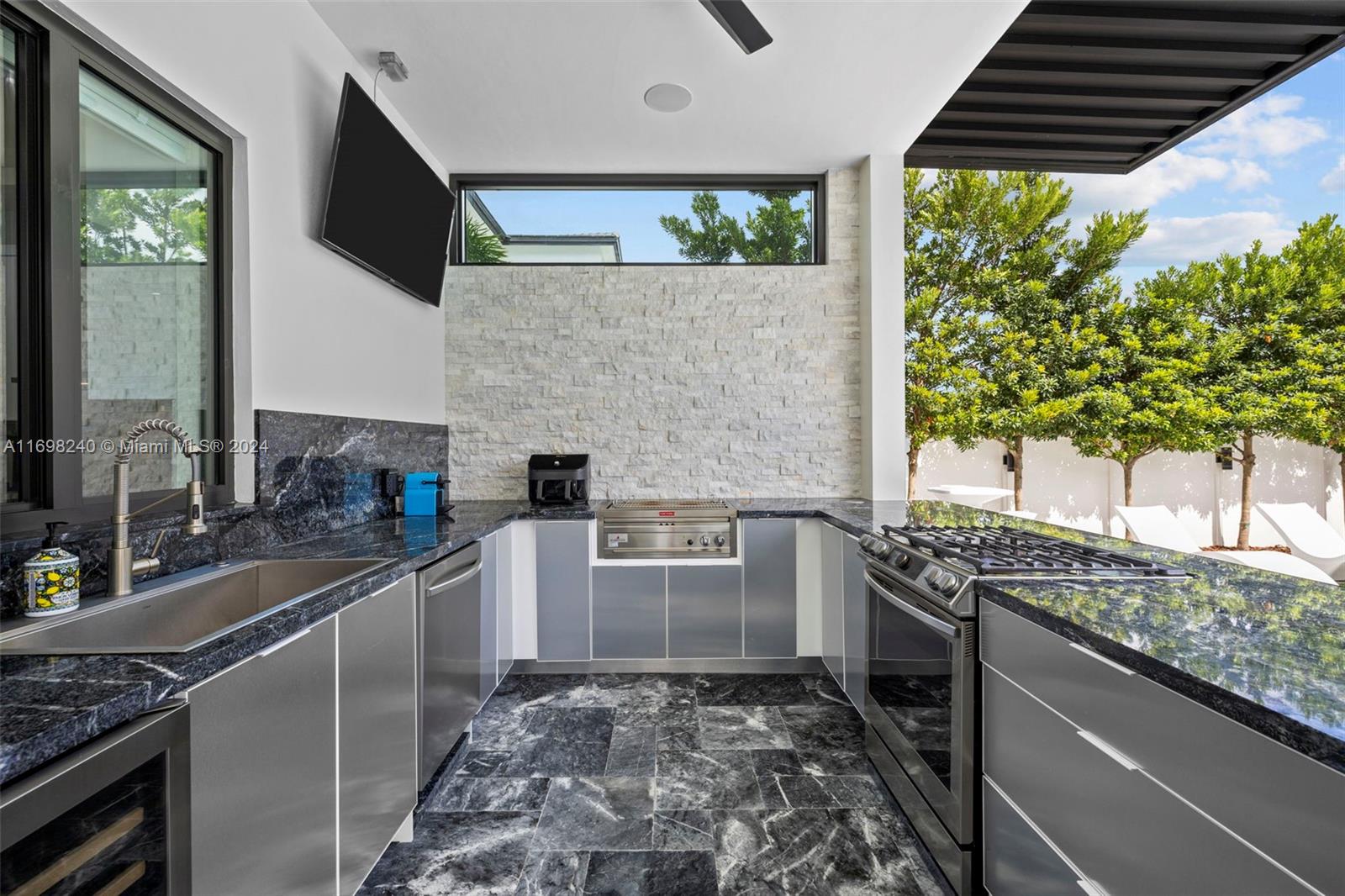 CORAL PINES - Residential