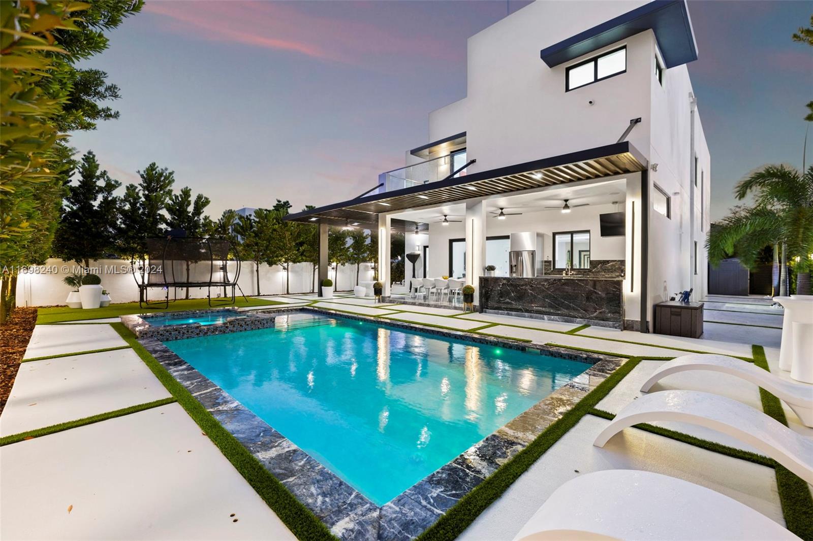 CORAL PINES - Residential