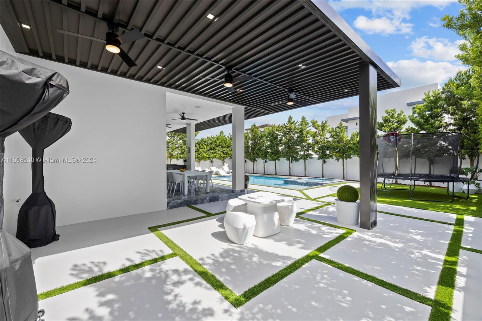 CORAL PINES - Residential