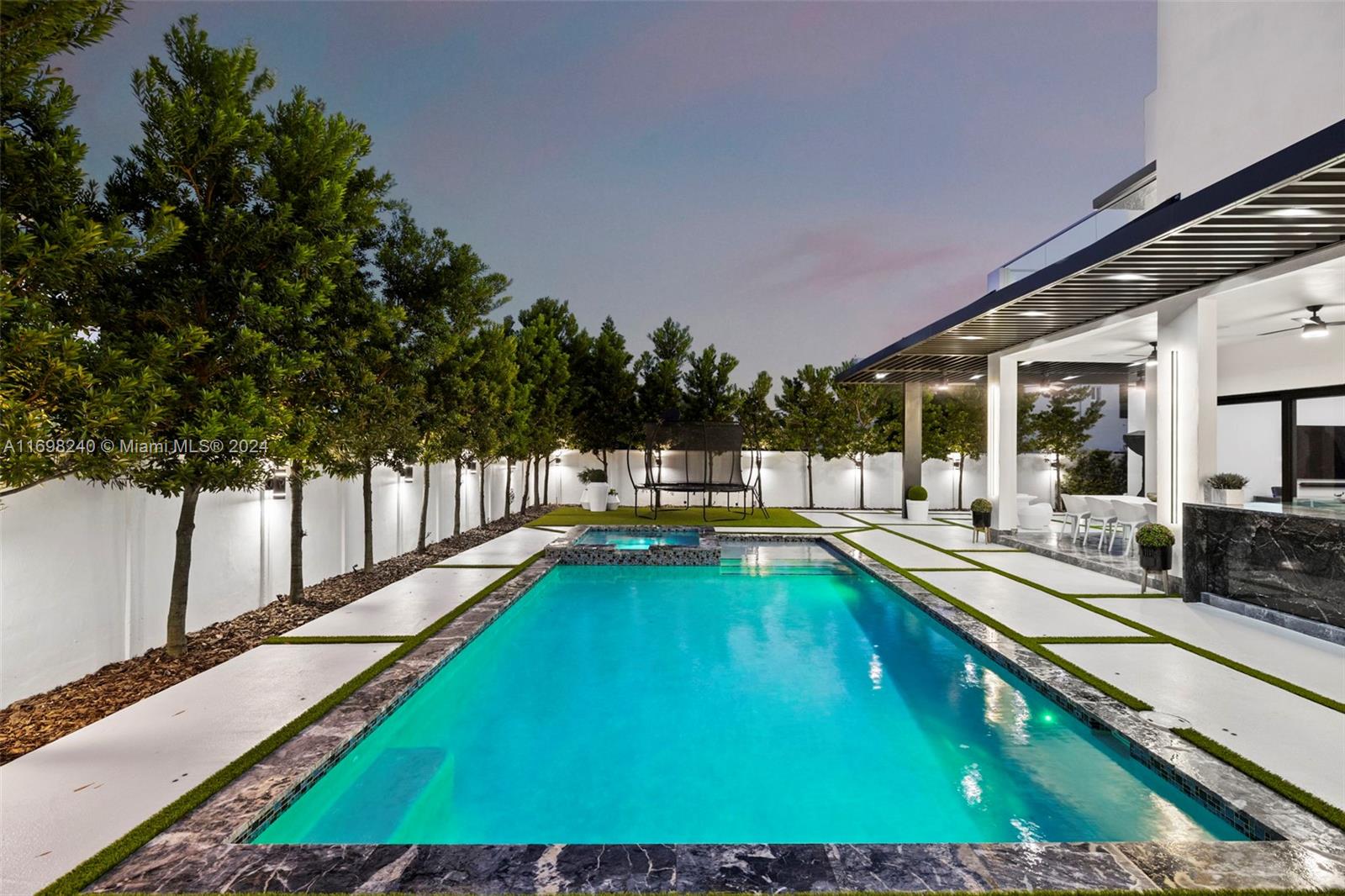 CORAL PINES - Residential