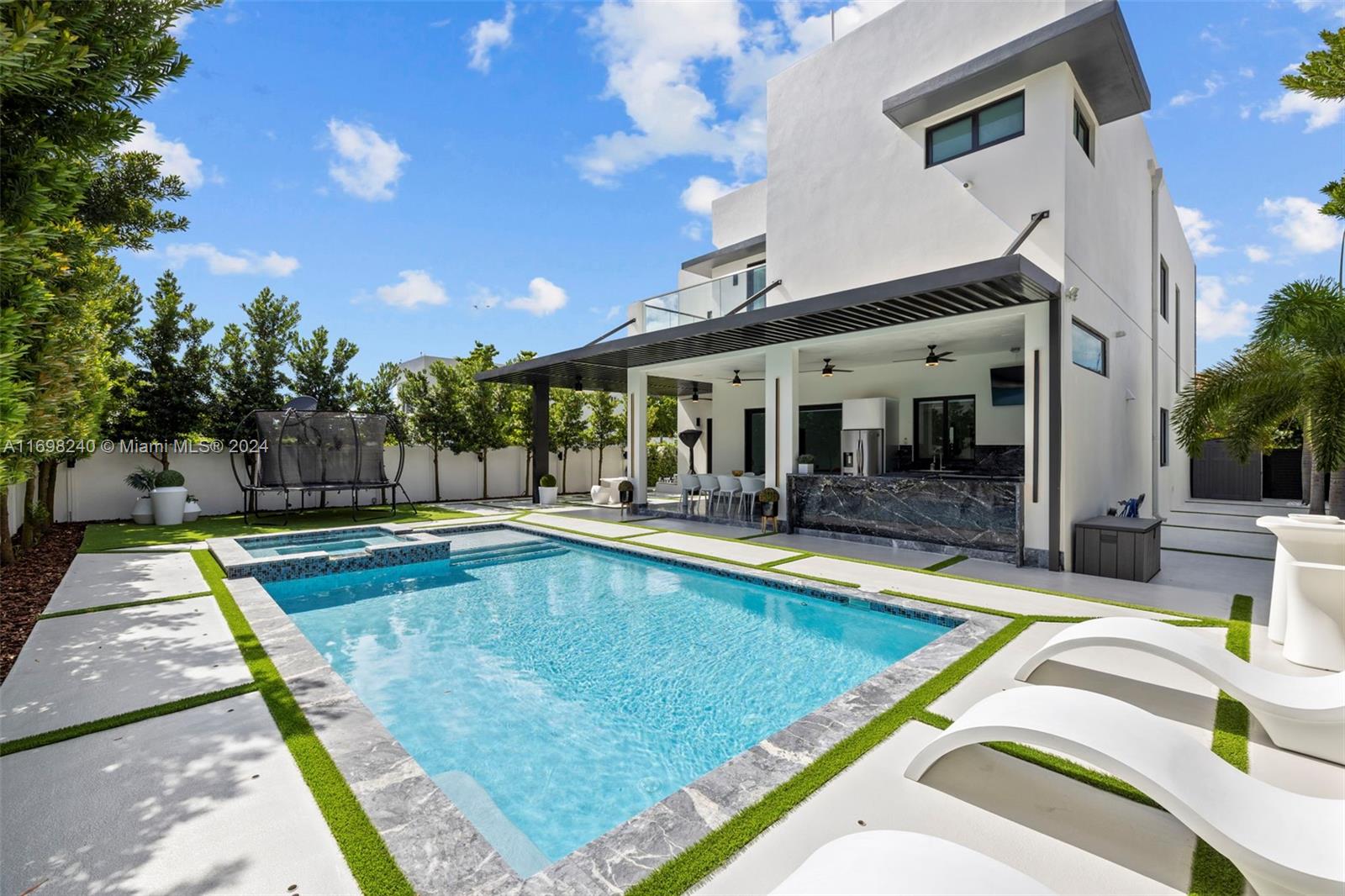 CORAL PINES - Residential