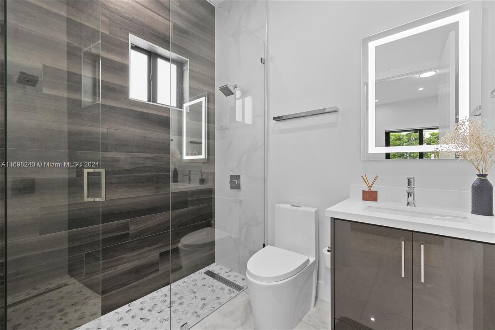 CORAL PINES - Residential