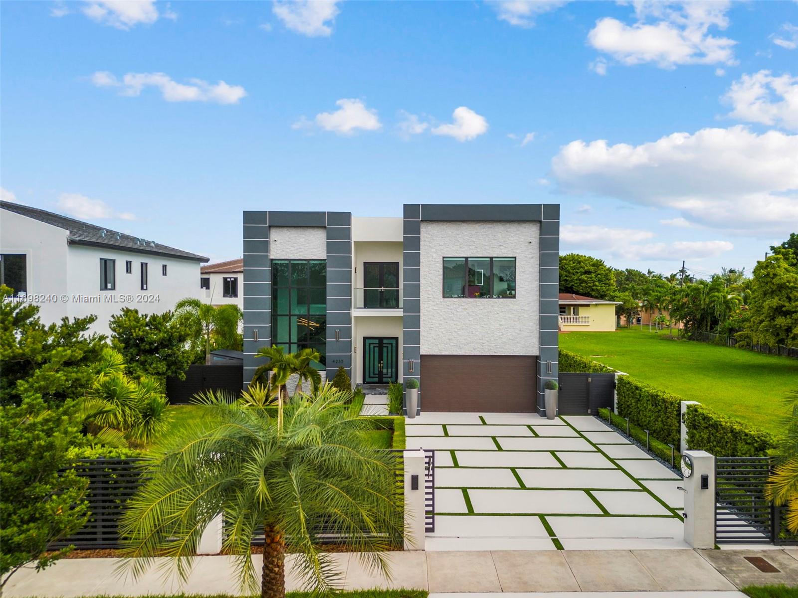 CORAL PINES - Residential