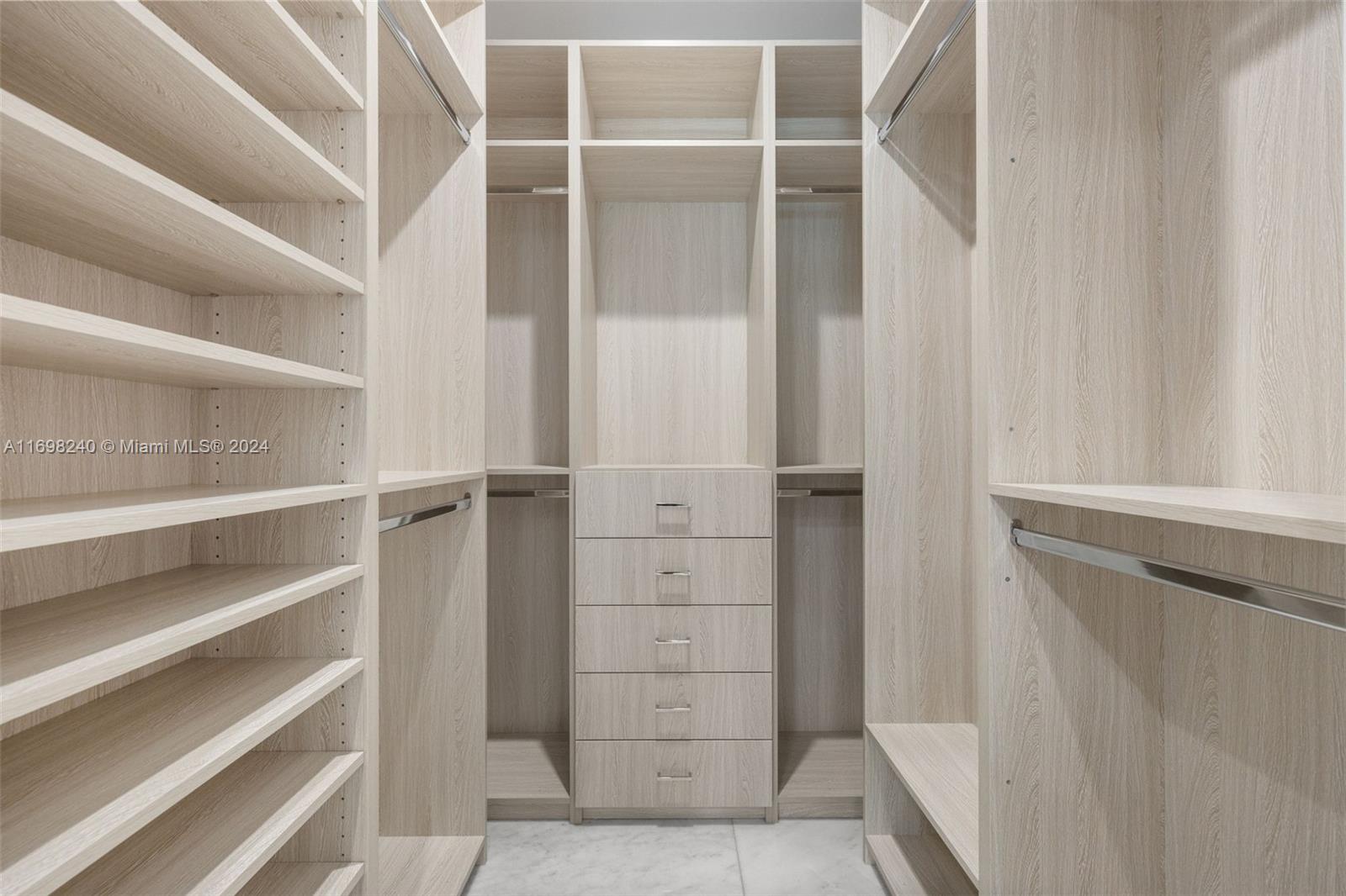 CORAL PINES - Residential