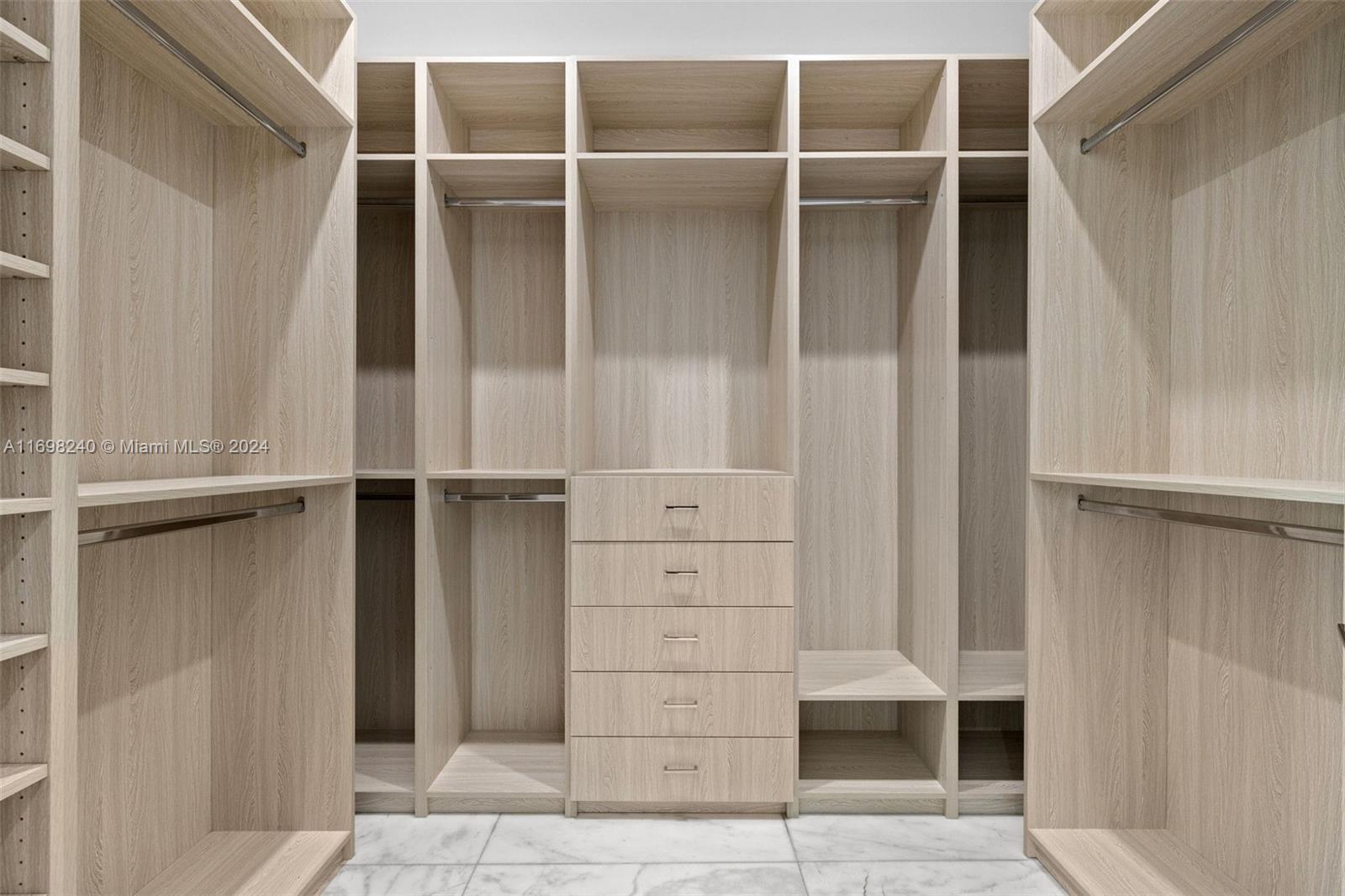 CORAL PINES - Residential