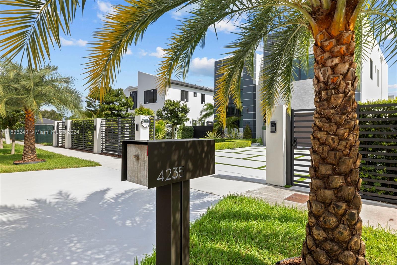 CORAL PINES - Residential