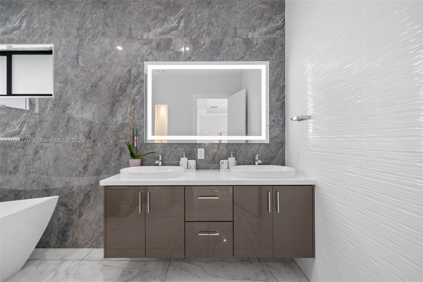 CORAL PINES - Residential