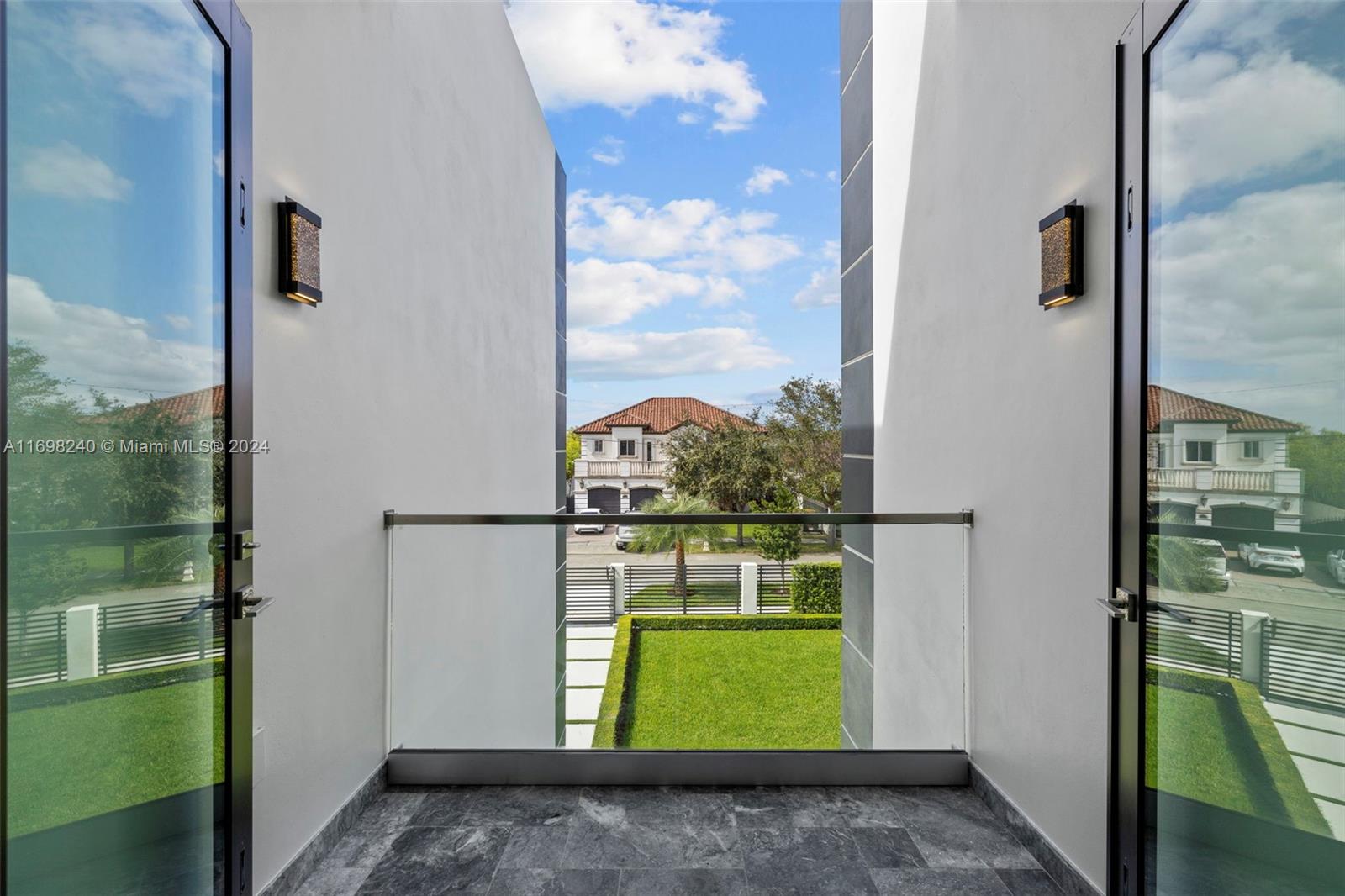 CORAL PINES - Residential