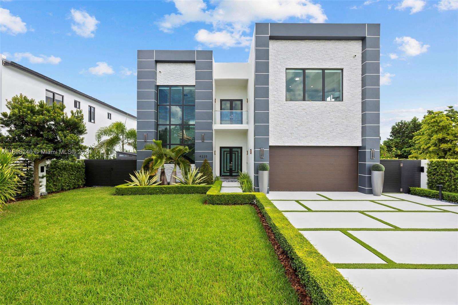 CORAL PINES - Residential