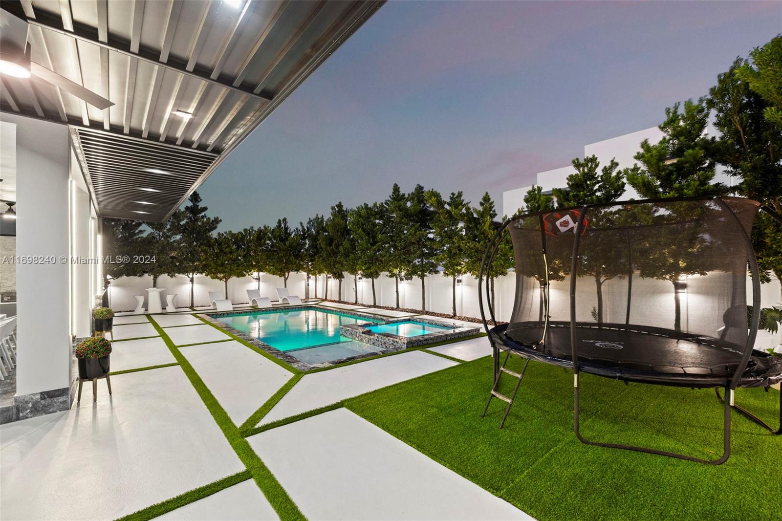 CORAL PINES - Residential