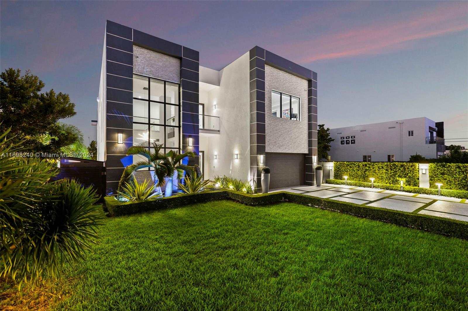 CORAL PINES - Residential