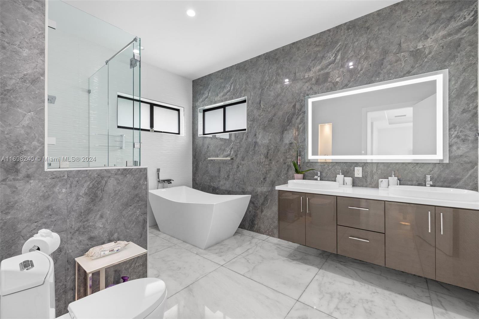 CORAL PINES - Residential