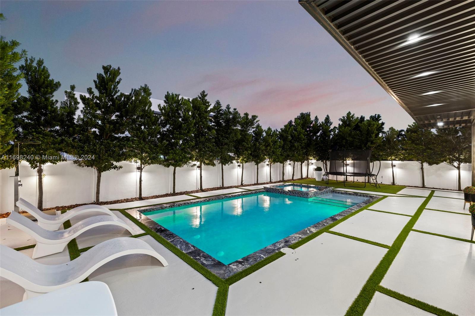 CORAL PINES - Residential