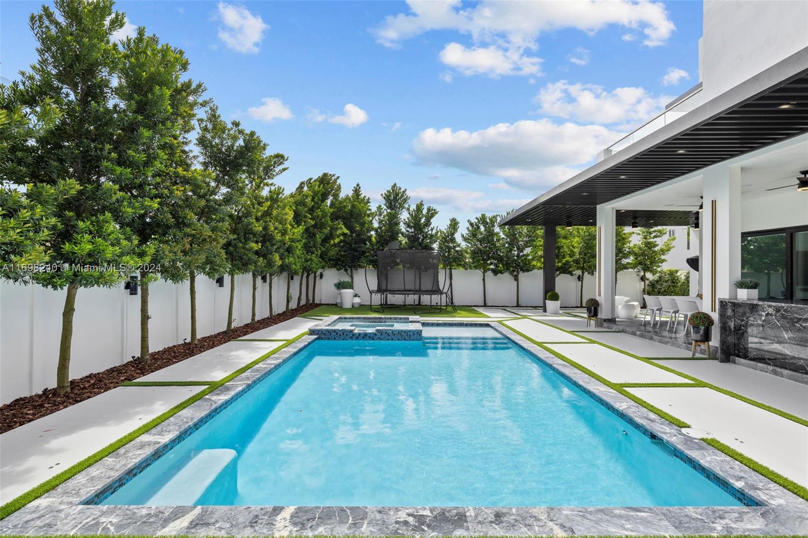 CORAL PINES - Residential