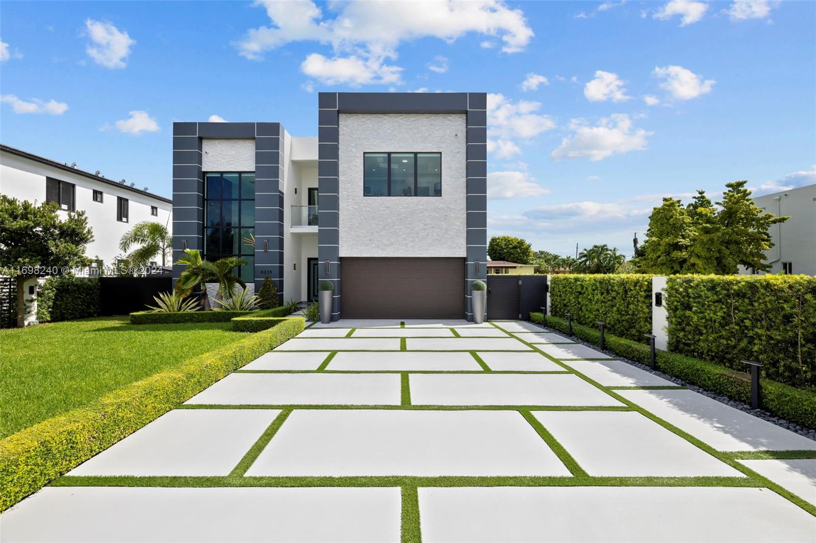 CORAL PINES - Residential