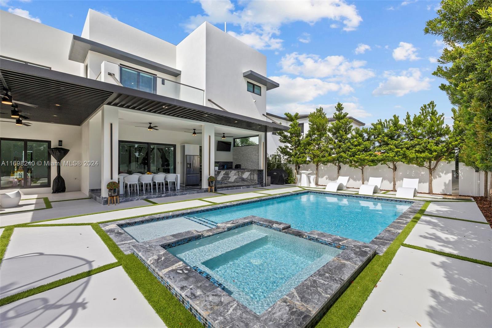 CORAL PINES - Residential