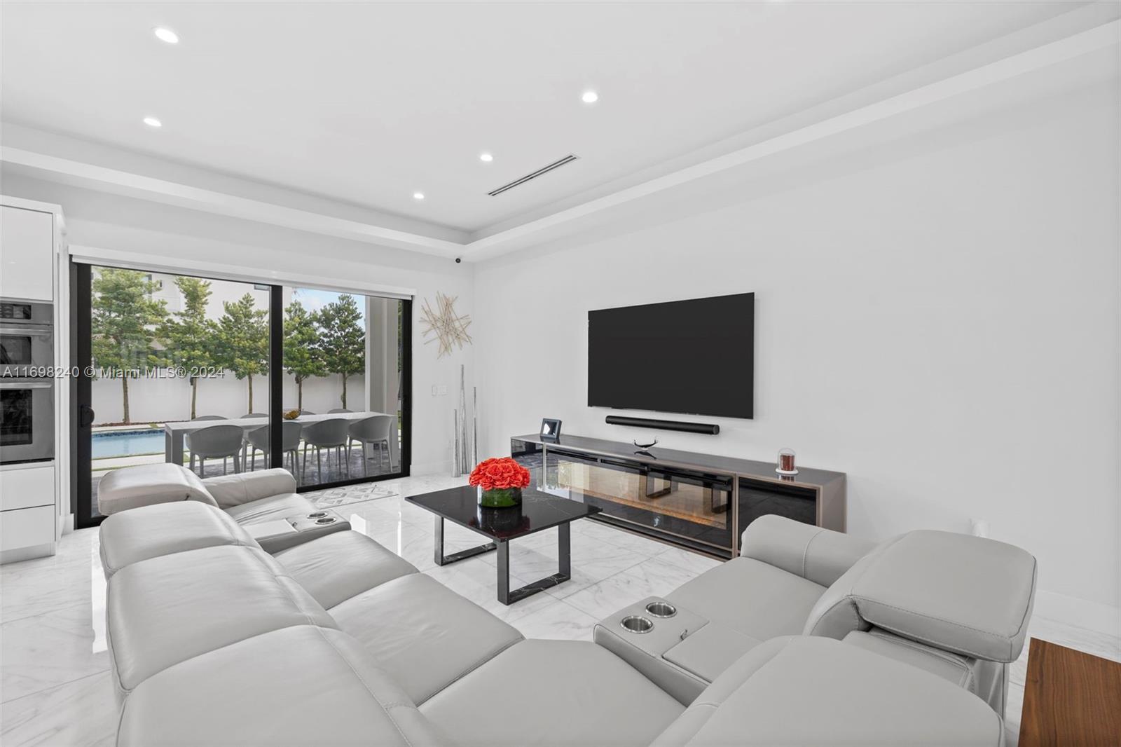 CORAL PINES - Residential