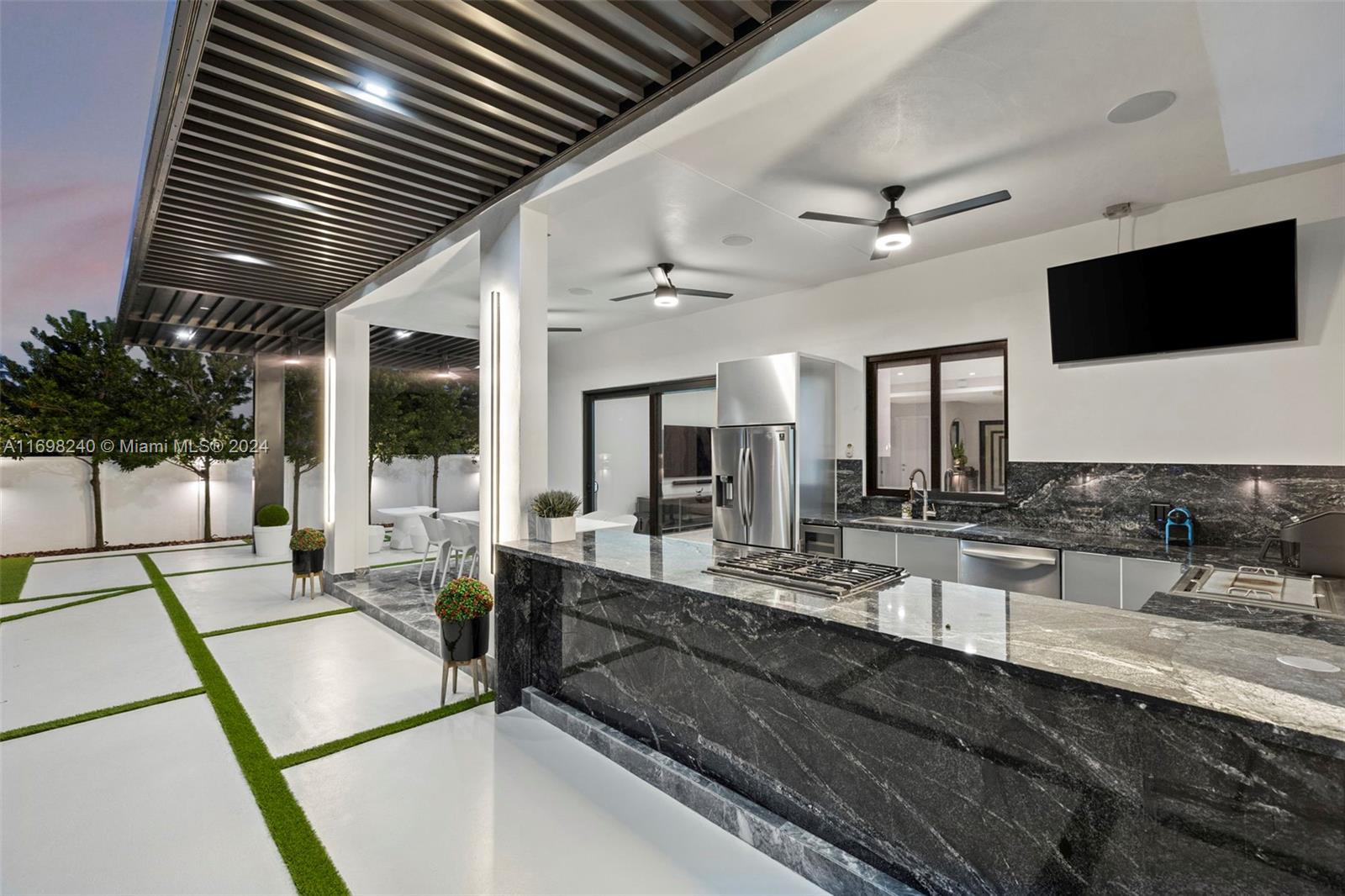 CORAL PINES - Residential