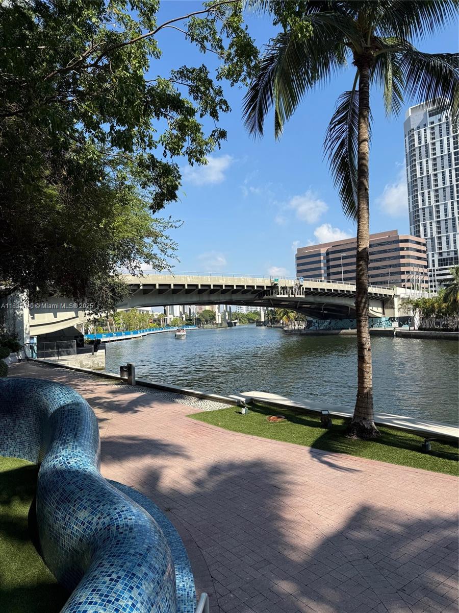 LATITUDE ON THE RIVER CON - Residential