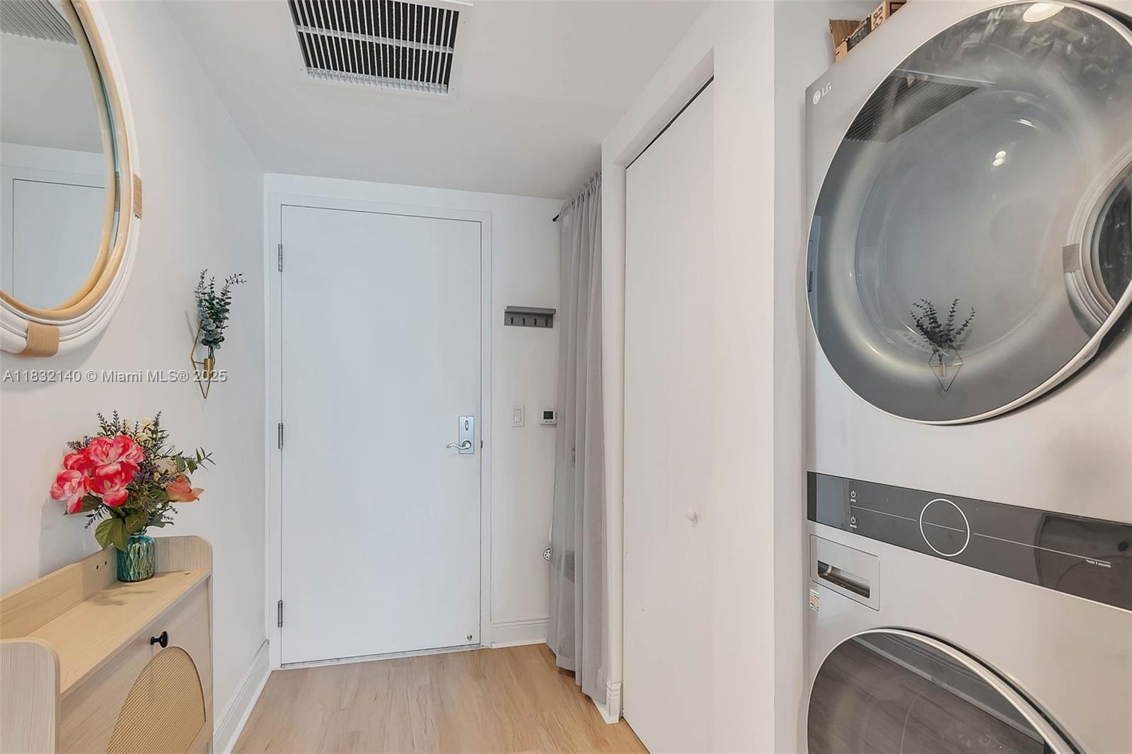 LATITUDE ON THE RIVER CON - Residential