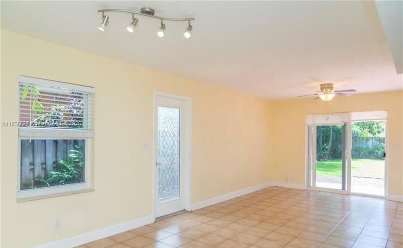 1215 NE 16th Ave 1