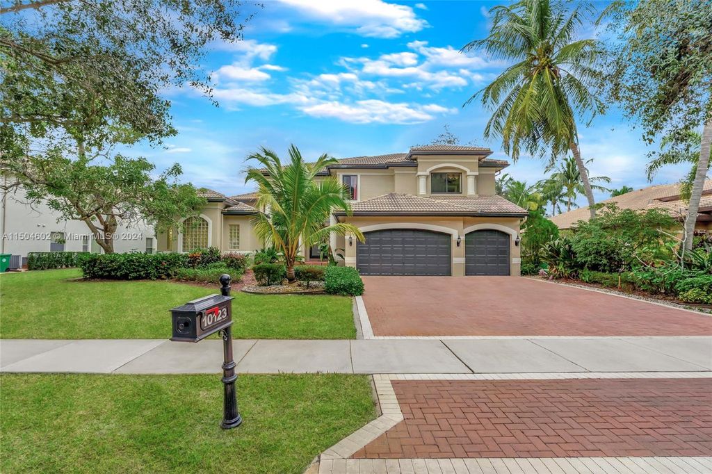 Photo of 10123 S Lake Vista Cir, Davie, FL 33328 (MLS # A11504602)