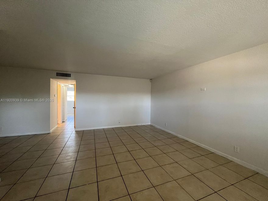 Beautiful 2 bedrooms and 1 bathroom at CALYPSO CAY CONDO. Icluides water and it has an assigned parking. Great complex with open courtyard, community pool, child areas. Shared laundry room available in the complex. Excellent location, ready to move-in.