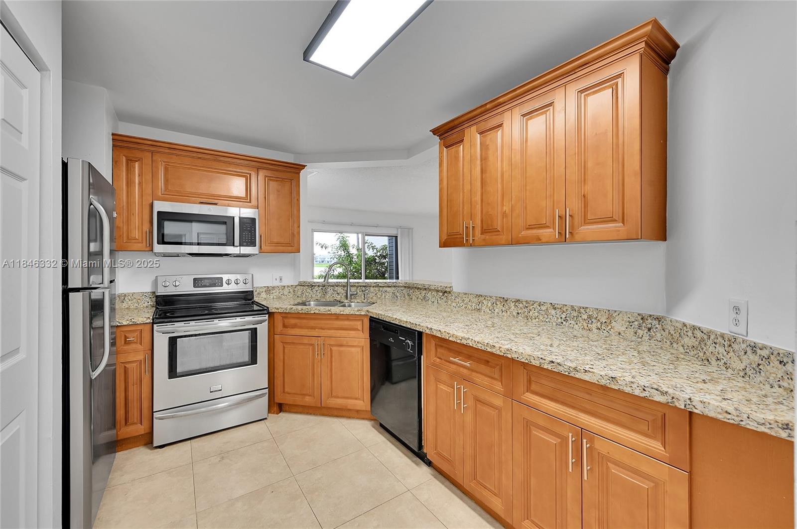 SUMMER LAKE - Residential