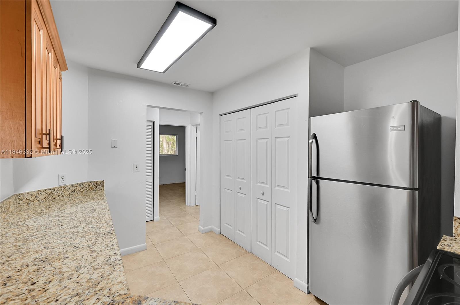 SUMMER LAKE - Residential