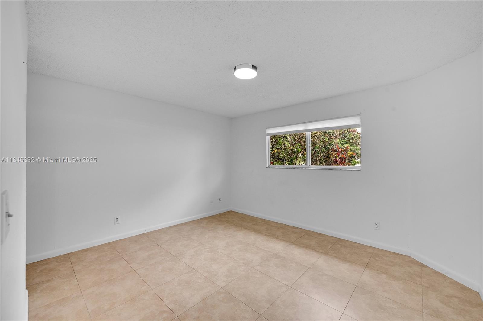 SUMMER LAKE - Residential