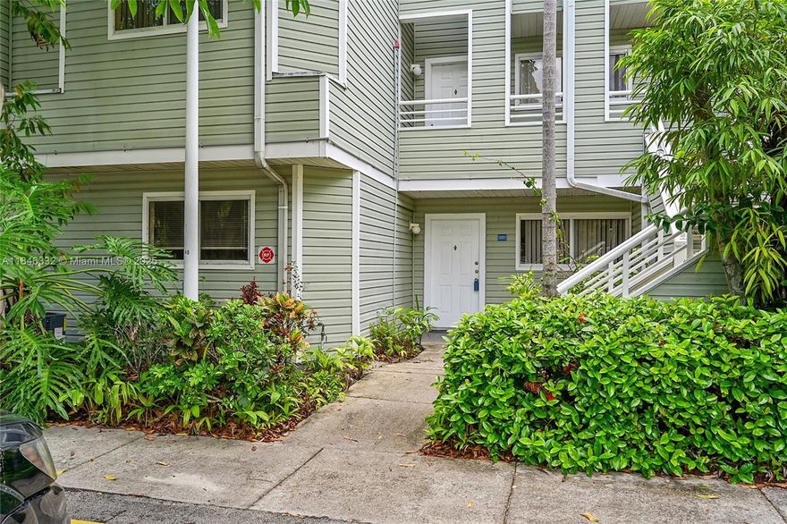 Investment opportunity. Rented for $2,000 until 8/31/2026. Gated large 2/2 in front of a breathtaking large lake with washer and dryer in the unit, remodelled kichen and bathrooms with breathtaking lake views. Centrally located closed to the Pink Stadium and the beach. Close to highways between I-95 and 441. Rents right away what makes it an amazing investement. 
First-floor garden-style condo with 2 beds, 2 baths, ~1,020?sq?ft, built in 1988  Bright, open layout featuring renovated kitchen (granite countertops & stainless appliances), updated bathrooms, laminated floors, in-unit washer/dryer, walk-in closets, and balcony with serene lake views
Amenities include pool, fitness center and jacuzzi looking at the lake, enjoy walks in the mornings or afternoons. Just reduced.