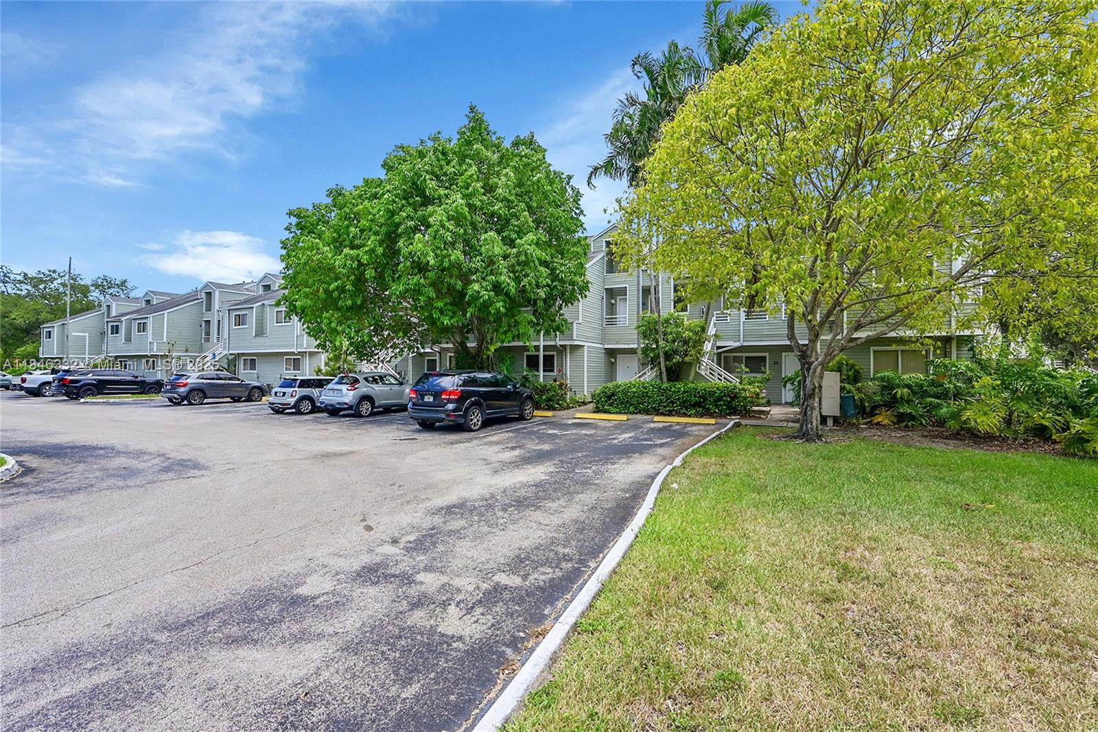 SUMMER LAKE - Residential